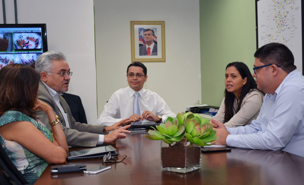 Secretário Carlos Lula e o secretário executivo do Conass, Jurandi Frutuoso, discutem a Planificação da Atenção Primária em Saúde. Foto: Francisco Campos